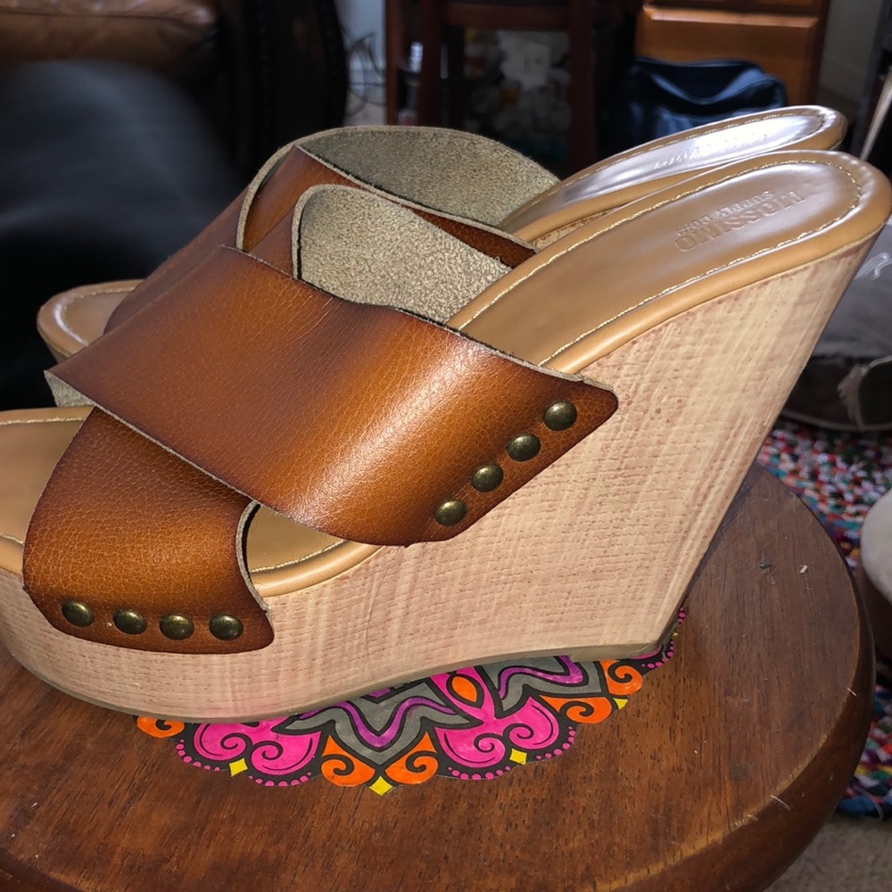 Leather platform shoes